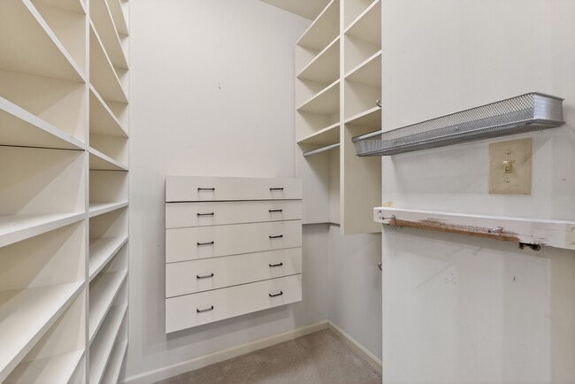 Building Photo - 155 N Hanley Rd