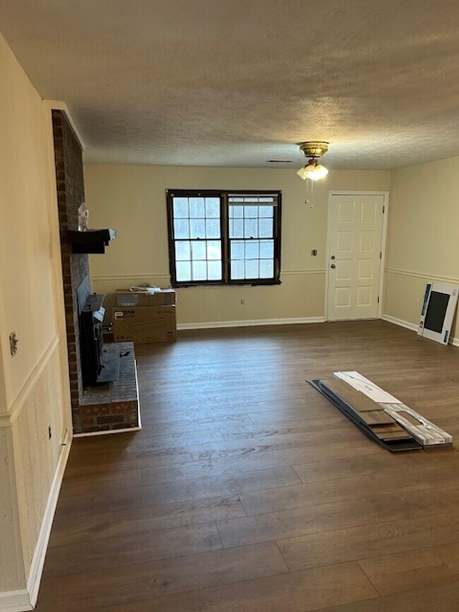 Building Photo - 75 Red Oak Dr