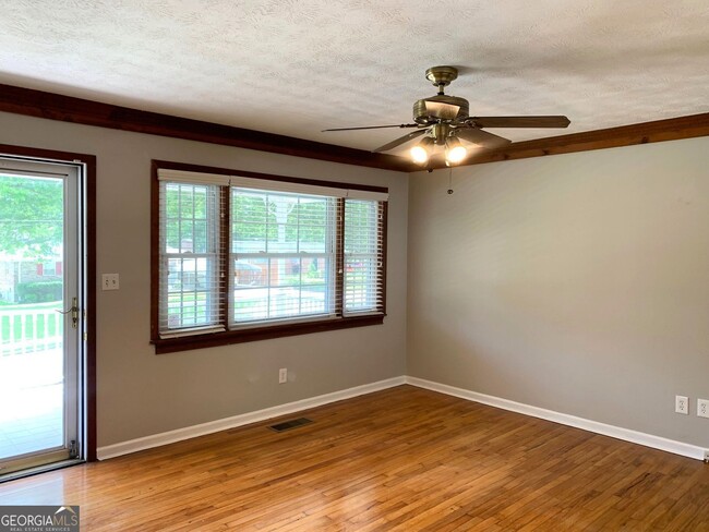 Building Photo - 6307 Wellington Way