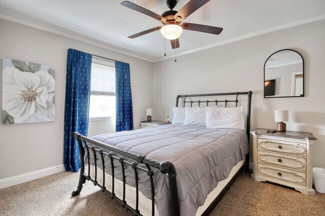 Building Photo - 1563 Elizabeth Rd