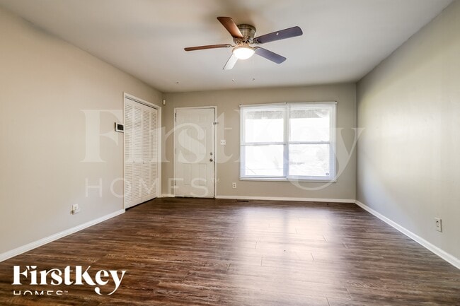 Building Photo - 3085 Piper Dr