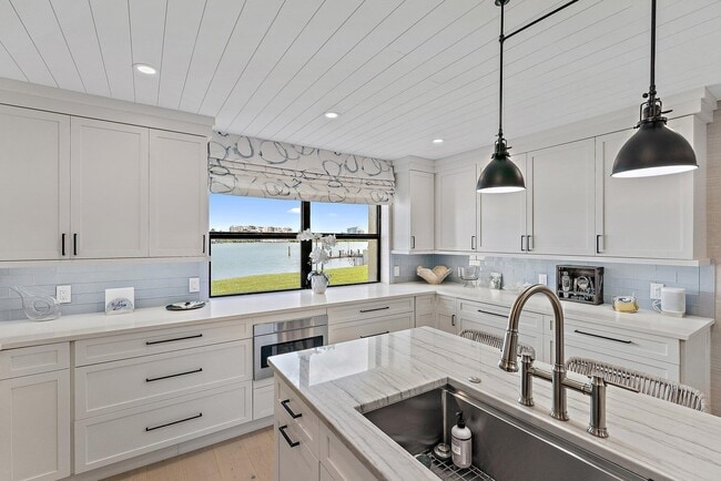 Building Photo - 19800 Sandpointe Bay Dr