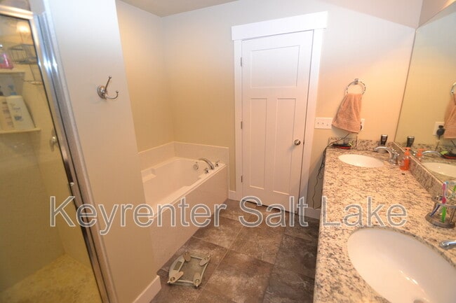 Building Photo - 1867 Trail Heights Dr