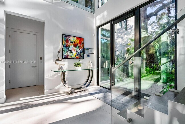 Building Photo - 310 SE 11th Ave