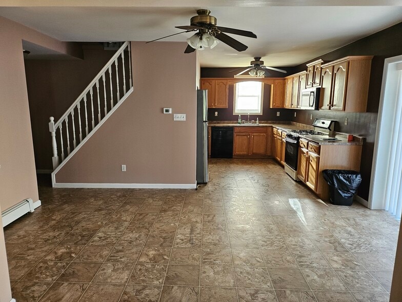 Dining room - 730 Tatum St