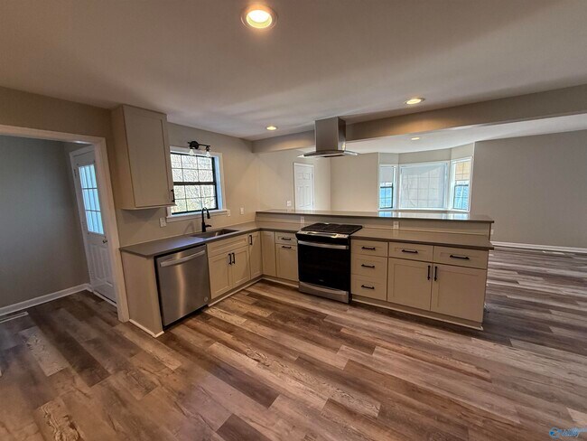 Building Photo - 2665 Dunlap Ave