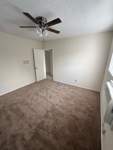 Building Photo - 999 Locust St