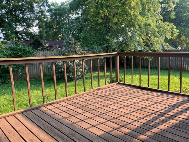 Building Photo - Walnut Grove House 3 Bedroom 1 Bath + covered car port!