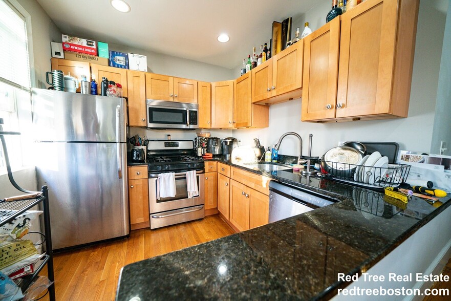 Building Photo - 820 Parker St