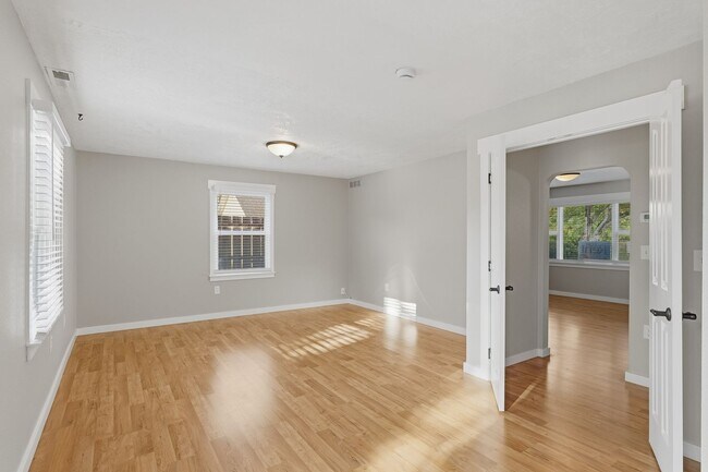 Building Photo - Charming Silverton Home Near Downtown