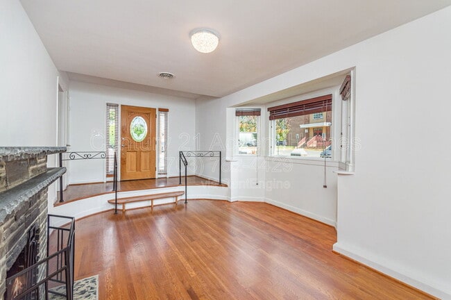 Building Photo - 1700 14th St S