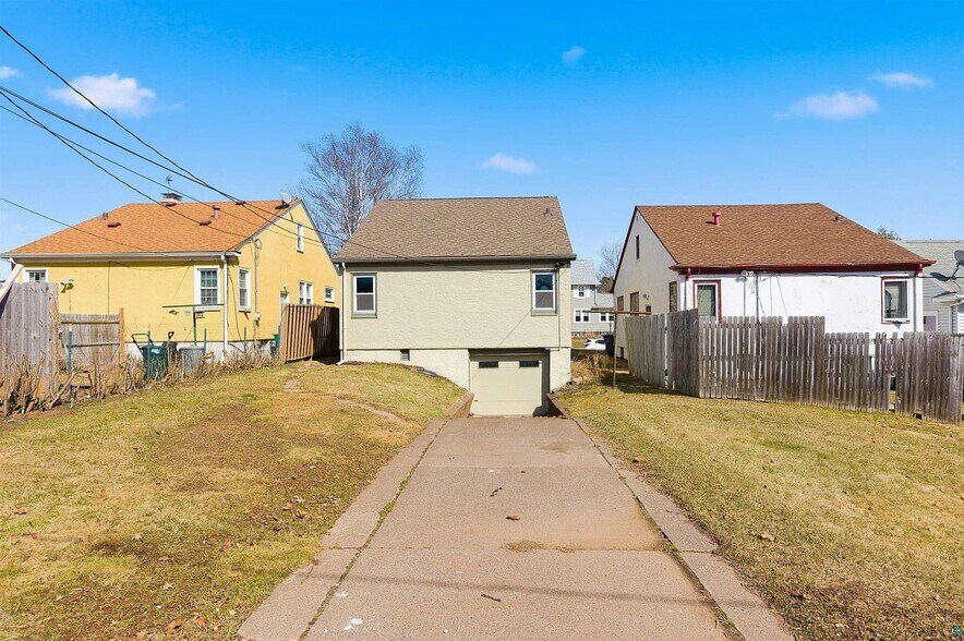 Building Photo - 221 Snelling Ave
