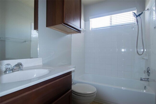 Building Photo - 504 Comal Run