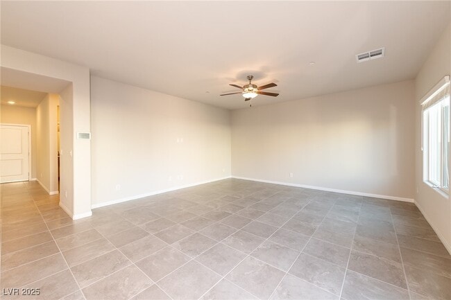 Building Photo - 480 Silverweed Ave