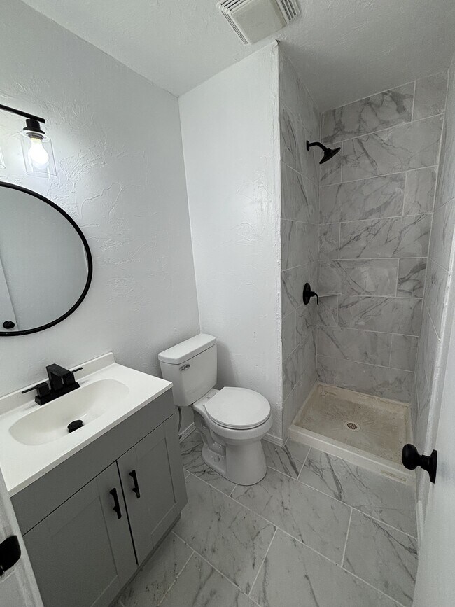 Building Photo - 104 Gatewood Dr