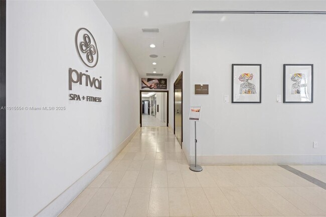 Building Photo - 200 Biscayne Blvd Way