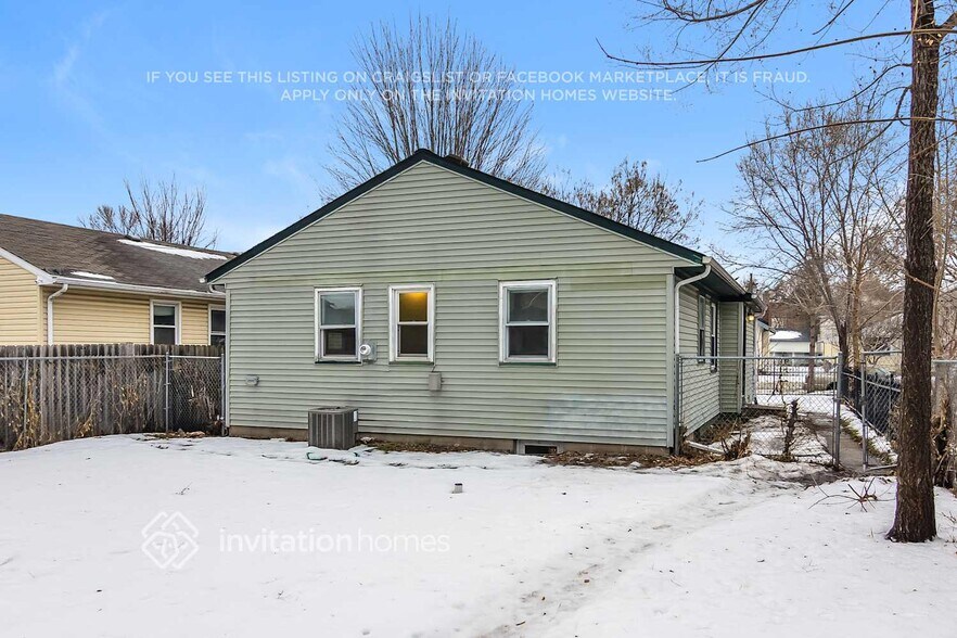 Building Photo - 4016 5th Ave S