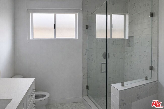 Building Photo - 605 San Vicente Blvd