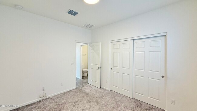 Building Photo - 5420 W Desert Hollow Dr