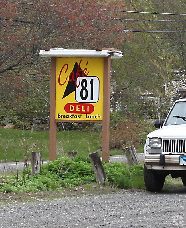 986 Killingworth Rd 986 Killingworth Rd Higganum CT 06441 Apartment