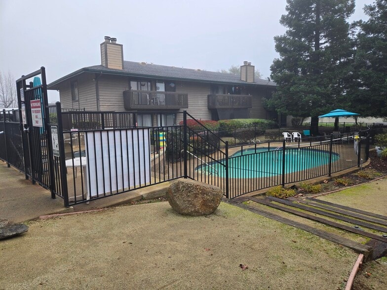 Building Photo - 3033 Estepa Dr