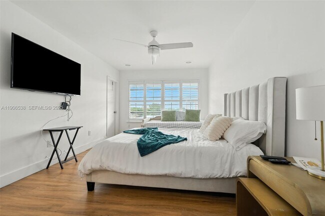 Building Photo - 1350 NE 191st St