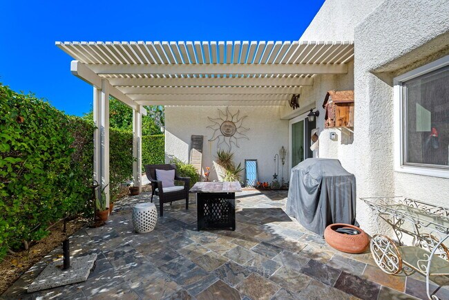 Building Photo - 6071 Hazeltine Plaza