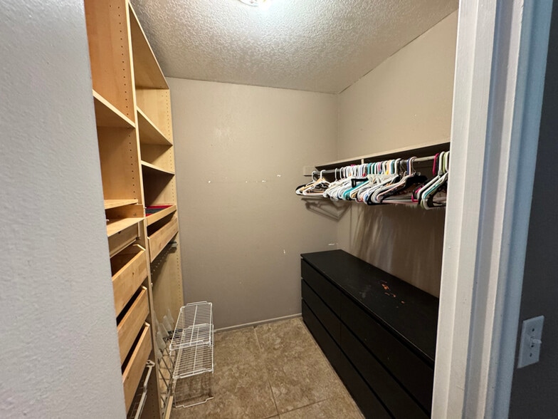 Building Photo - 6907 E Flossmoor Ave