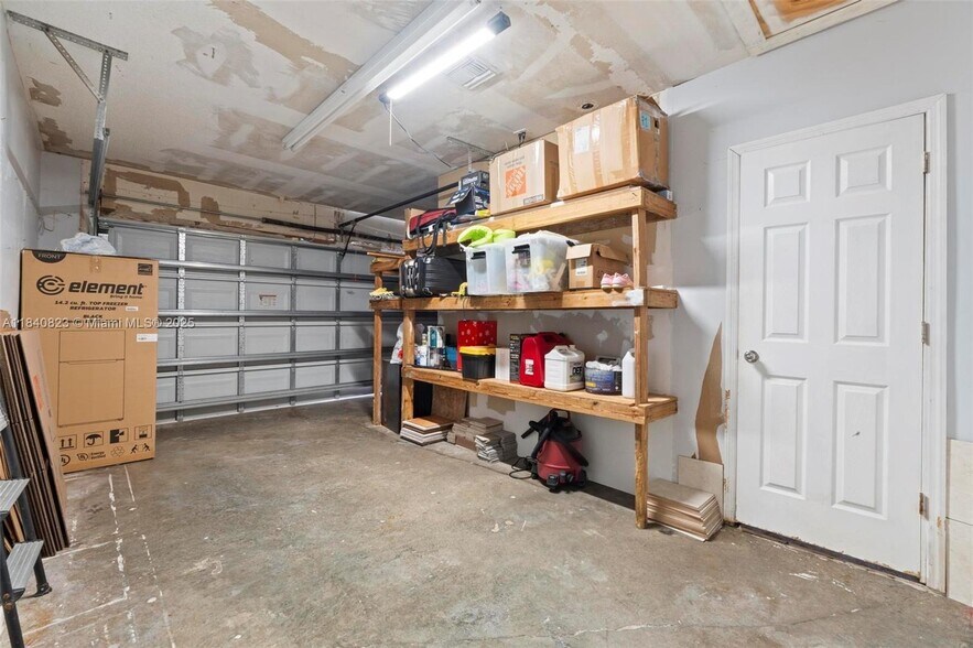 Building Photo - 14012 SW 38th Ter