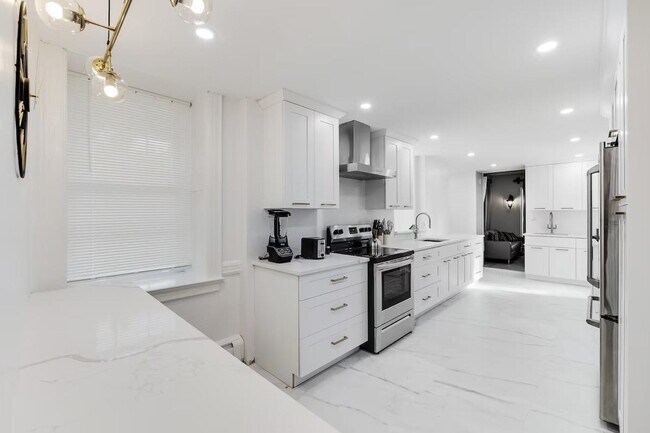 Building Photo - 58 Montebello Rd