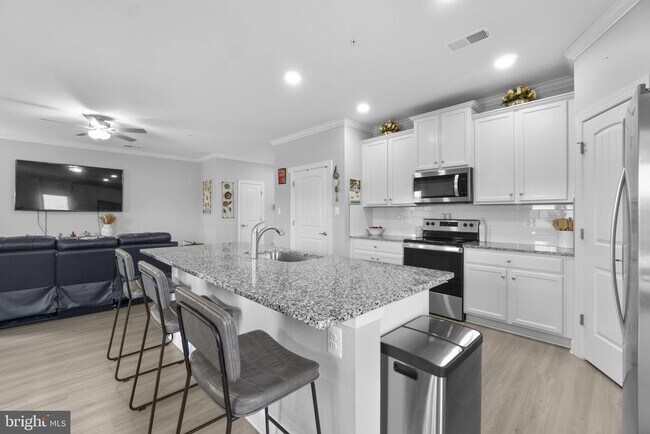 Building Photo - 10005 Maids Fancy Way