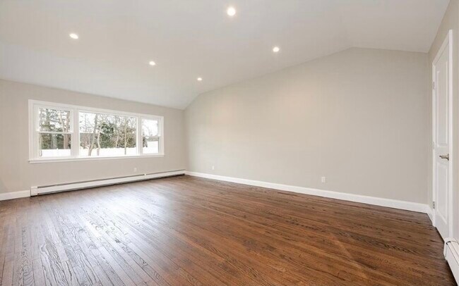 Building Photo - 750 Tanglewood Rd