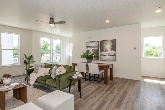 Building Photo - 478 E Violets Cv Ln