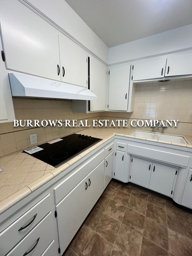 Building Photo - Single story 2 bedroom, 1 bathroom apartment in Ventura