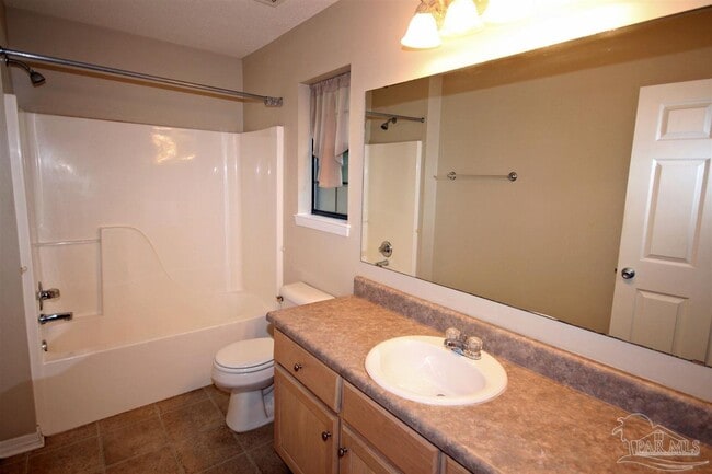 Building Photo - 6250 Starhill Dr