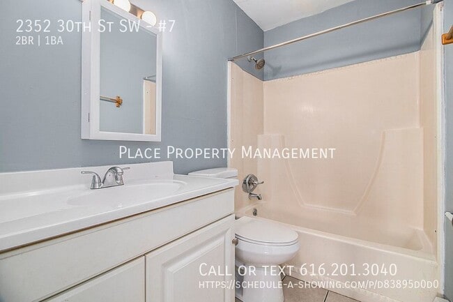 Building Photo - 2352 30th St SW #7 - 2 Bed/1 Bath Lower Ap...