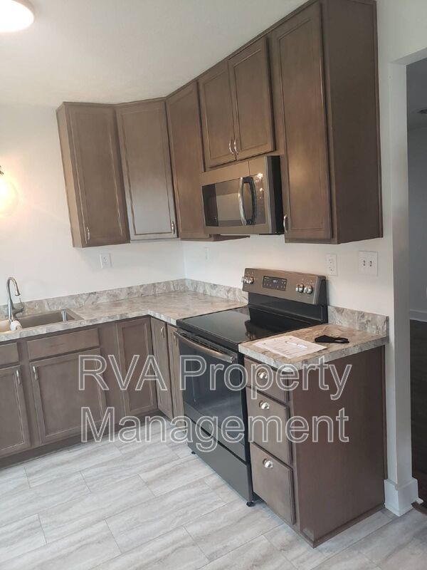 Building Photo - 13 W Berry St