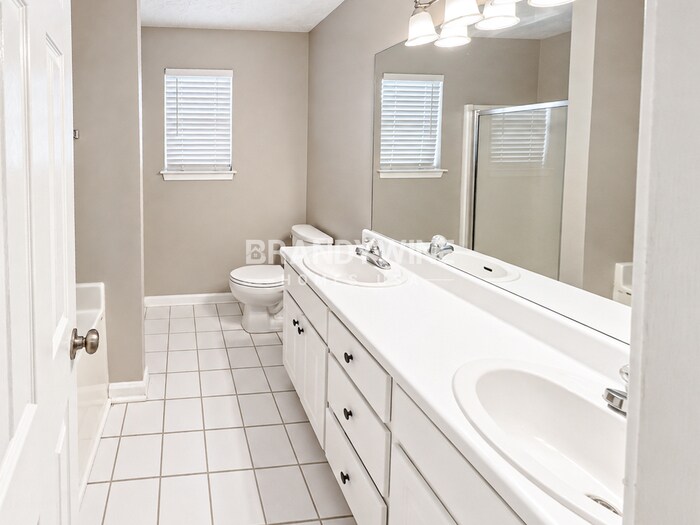 Building Photo - 25 Lake Charles Way