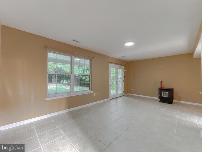 Building Photo - 21133 Woodmere Dr