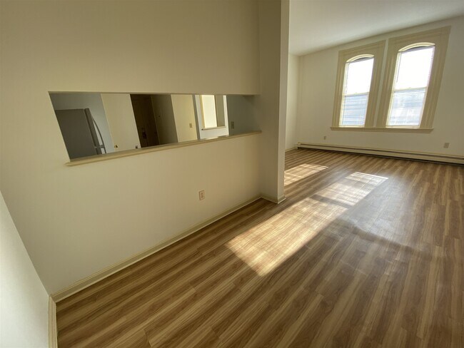 Building Photo - 124 Orange St