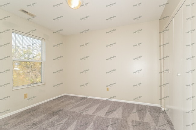 Building Photo - 4947 Heritage Heights Cir