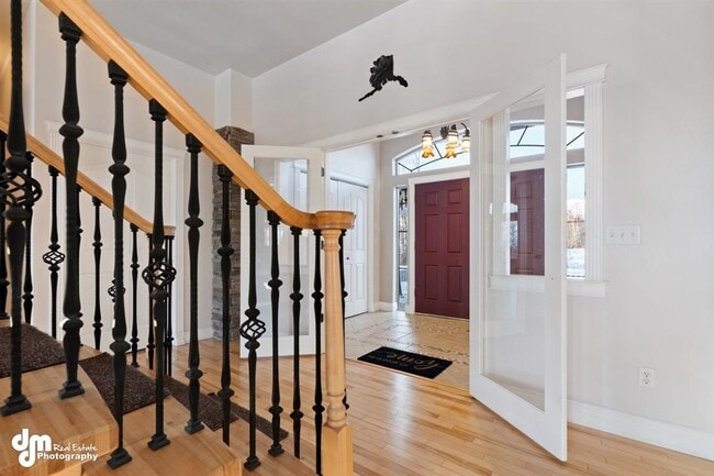 Building Photo - Gorgeous Palmer Home!