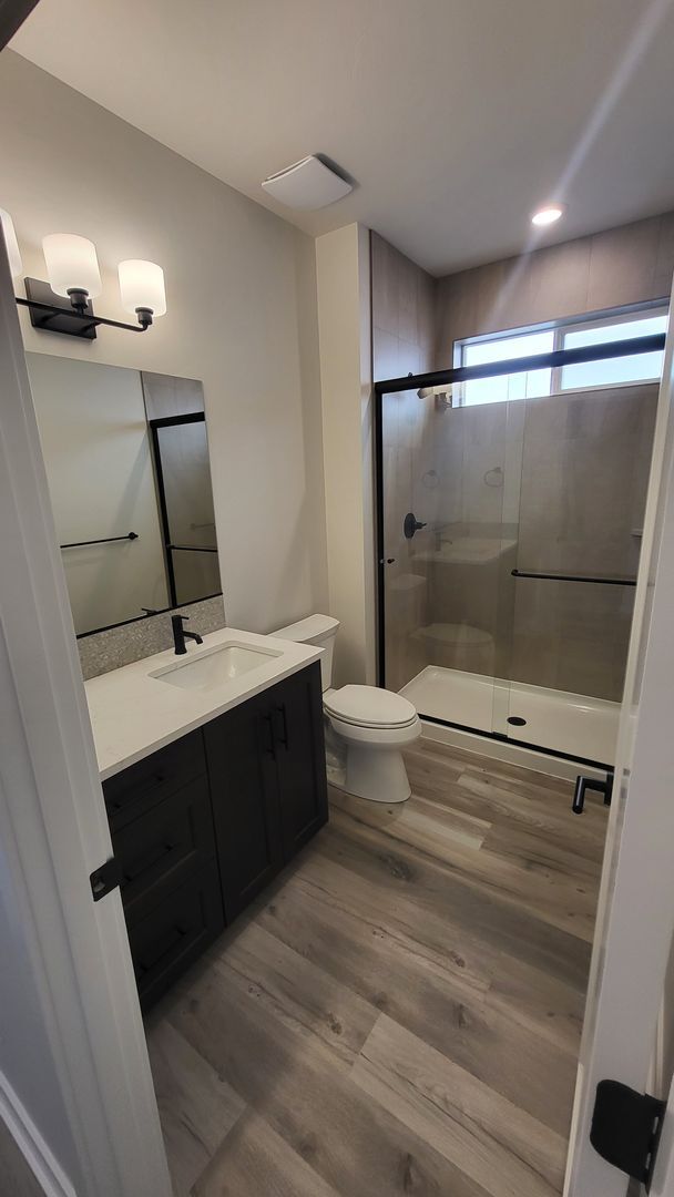 Building Photo - 4 BR/2.5 BA Single-Level home at Trailside