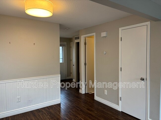 Building Photo - 614 E Pennsylvania St