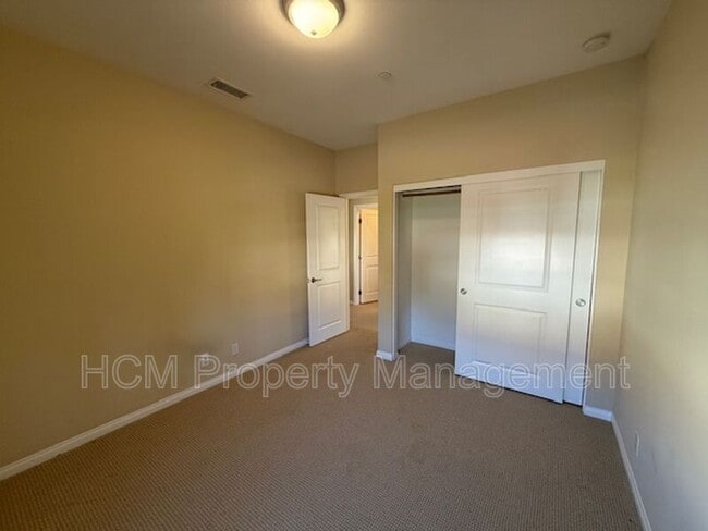 Building Photo - 105 Gemstone