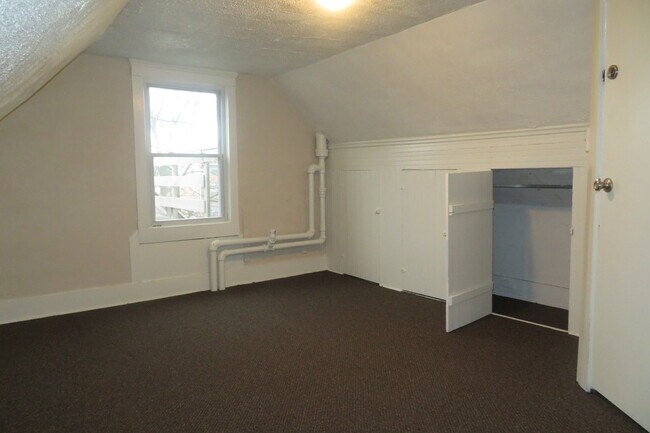 Building Photo - 424 Kirn Ave