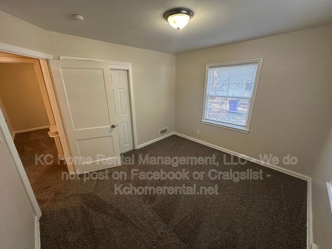 Building Photo - 6401 W 72nd Terrace