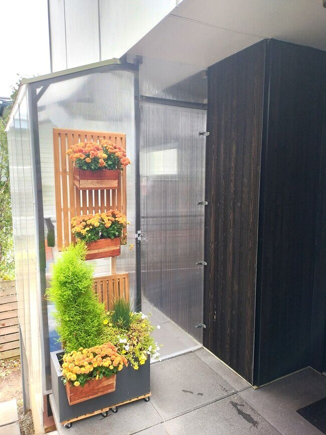 Building Photo - 3bd/2.5ba Seattle Townhome