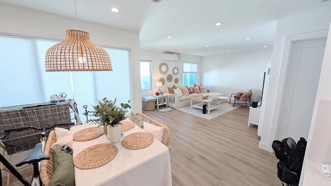 Building Photo - 1113 24th St