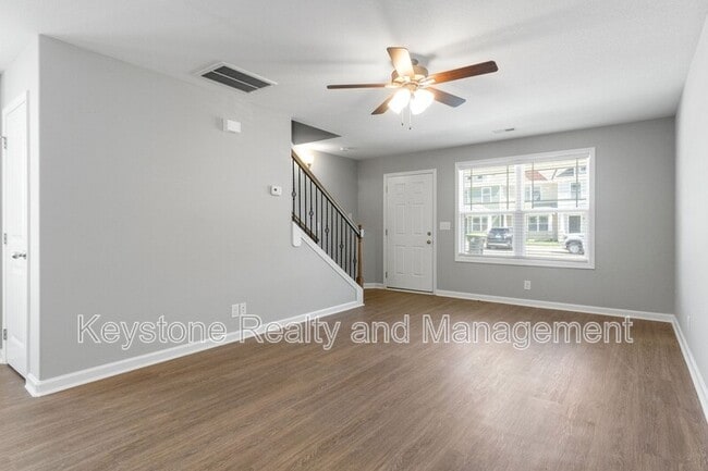 Building Photo - 206 Woodland Vly Ln
